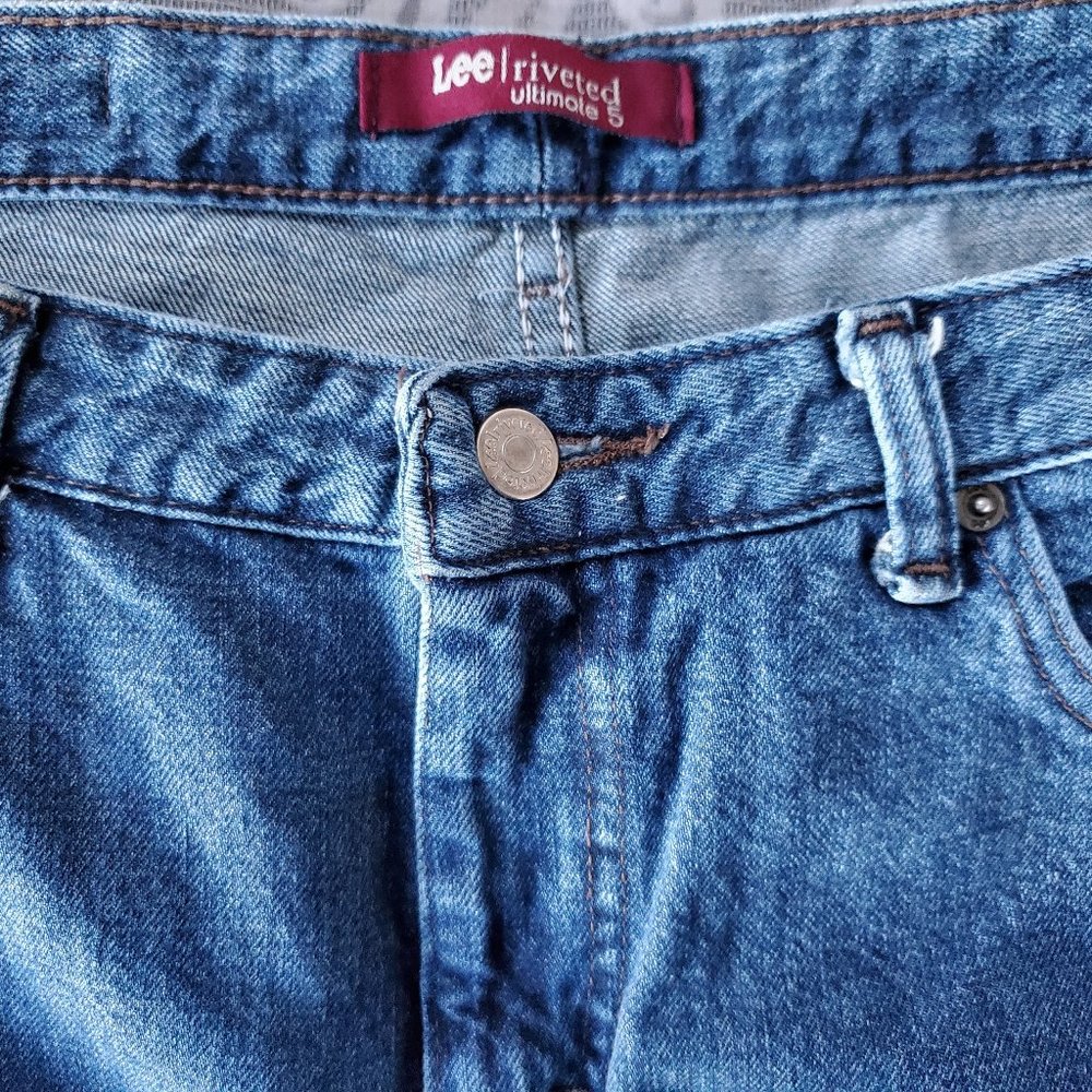 EUC Women's Lee Riveted Ultimate 5 Jeans 18W Avg Length